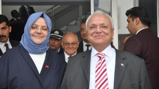 Eski bakanlar kazada yaraland�