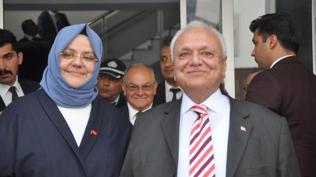 Eski bakanlar kazada yaraland�