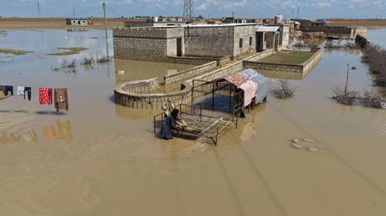 Haseke sular alt�nda kald�! Suriyeli y�zlerce aile tahliye edildi