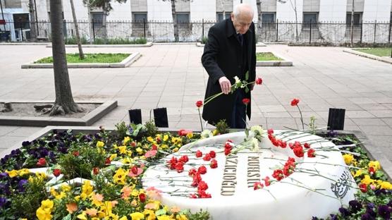 MHP Lideri Bah�eli, Muhsin Yaz�c�o�lu'nun kabrini ziyaret etti