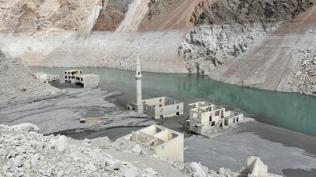 Sular �ekildi, k�y ortaya ��kt�! Narl�k k�y� yeniden g�n y�z�nde