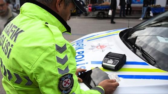 Trafik g�venli�ini tehlikeye d���ren 2 s�r�c�ye 390 bin lira idari para cezas�