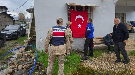 Gencecik ya��nda �ehit d��t�! �ehadet haberi Hatay'daki baba oca��na verildi