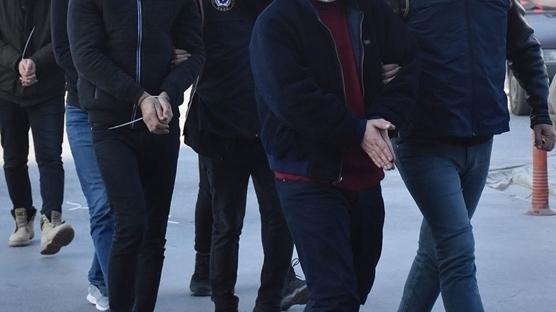 �stanbul'da FET� operasyonu: 7 kamu �al��an�n�n da bulundu�u 25 ��pheli g�zalt�nda