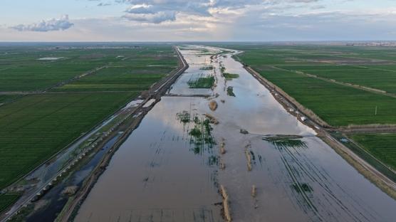 Rakka'da tar�m arazileri sular alt�nda kald�