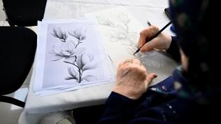 T�rk K�z�lay Konukevi sakinleri, sanatsal faaliyetlerle hayatlar�na renk kat�yor