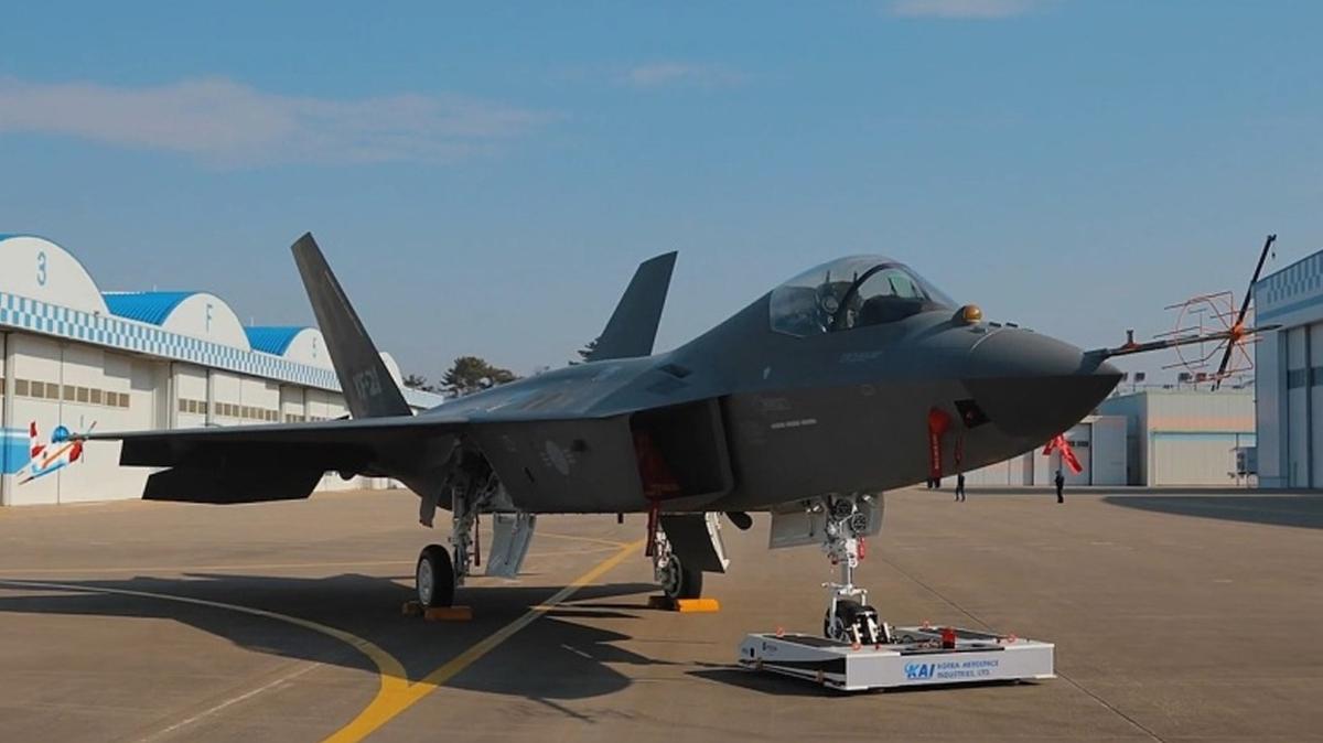 F-4 sava� u�aklar�n�n yerini alacak