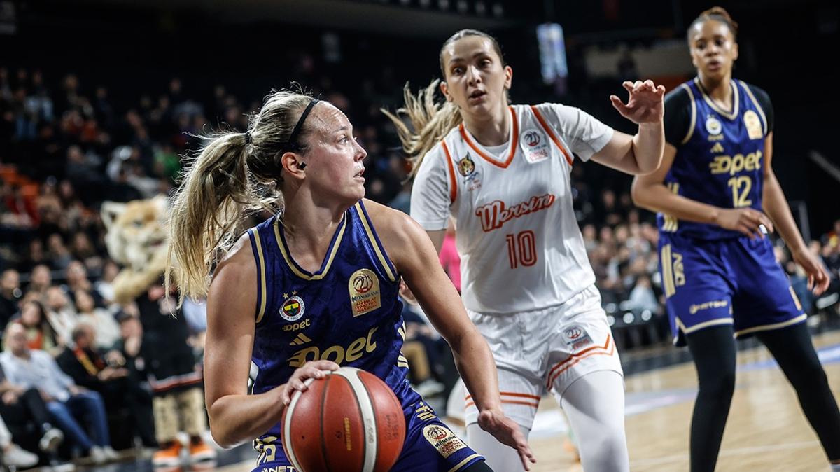 Fenerbah�e Opet farka ko�tu, finale y�kseldi