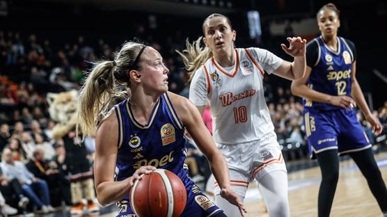 Fenerbah�e Opet farka ko�tu, finale y�kseldi