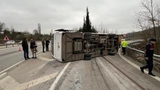 ���ileri ta��yan servis devrildi: Yalova'daki kazadan ac� haber