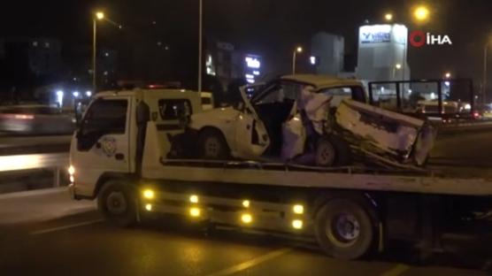 Kartal'da feci kaza! Ara� i�inde s�k��t�
