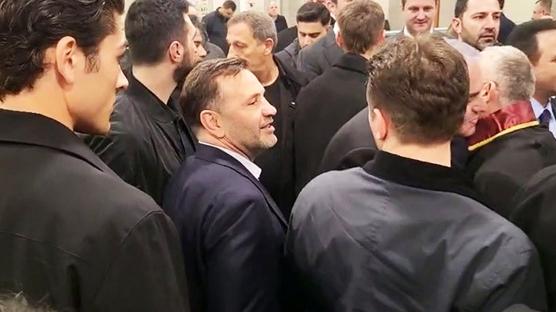 Okan Buruk'tan Metehan Baltac�'ya destek