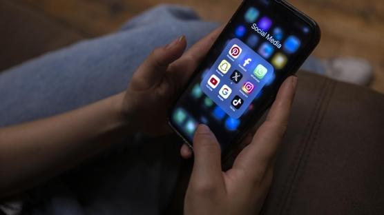 Sonsuz kaydırma ve algoritma bağımlılığı: Meta ve YouTube'a 3 milyon dolar tazminat cezası