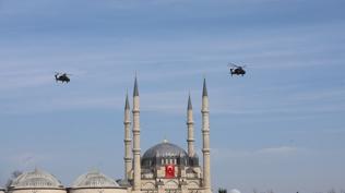 Edirne'de güç gösterisi! ATAK helikopterlerinden Selimiye üzerinde selam