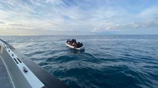 Ege'de iki noktada operasyon: 37 düzensiz göçmen yakalandı, 42 göçmen kurtarıldı