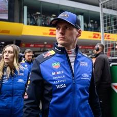 Formula 1'de sinirler gerildi! Verstappen gazeteciye kap�y� g�sterdi