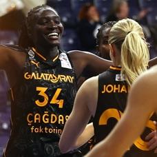 Galatasaray'dan net galibiyet! Finalde derbi heyecan�