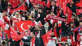 Millilere büyük destek!