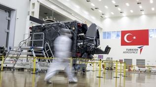 T�RKSAT'tan iki dev anla�ma birden