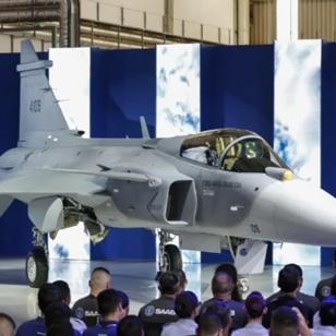 F-39E Gripen piste ��kt�