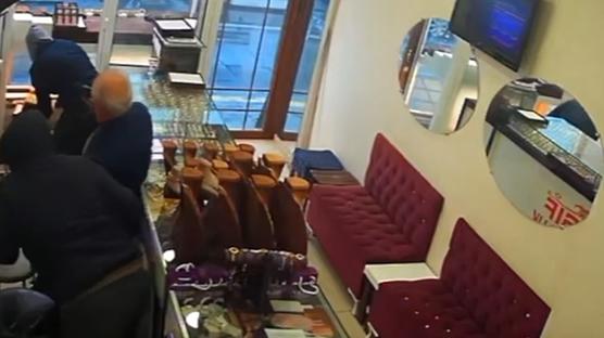 1 kilo altın çalıp kayıplara karıştılar