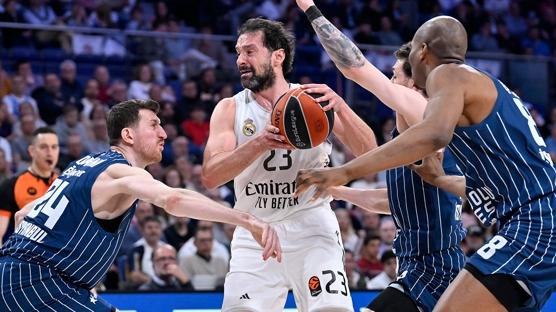 Anadolu Efes, Real Madrid'e deplasmanda ma�lup oldu