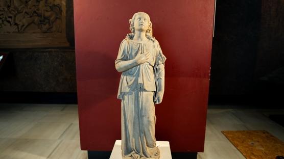 Aya Yorgi Manast�r�'ndan �al�nan melek heykeli Fener Rum Patrikhanesine teslim etti