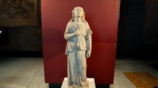 Aya Yorgi Manastırı'ndan çalınan melek heykeli Fener Rum Patrikhanesine teslim etti