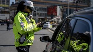 Ehliyetsiz sürücüyü polis enseledi: Kovalamacanın cezası ağır oldu