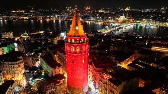 Galata Kulesi'nde k�rm�z� ���kta umut: Multipl miyelom yeni tedavilerle uzun y�llar kontrol edilebilen hastal��a d�n���yor