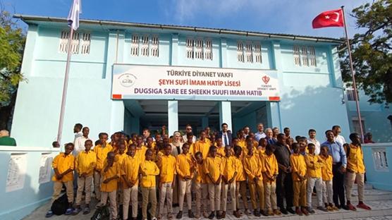Türkiye'den Somali'ye eğitim desteği: Türk bayrağı altında geleceğe hazırlanıyorlar