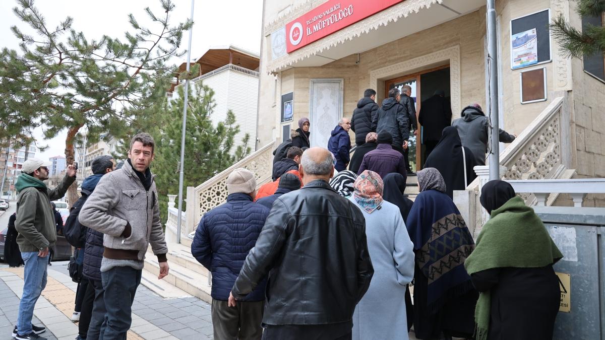 Umre vaadiyle binlerce dolarl�k vurgun: Solu�u poliste ald�lar