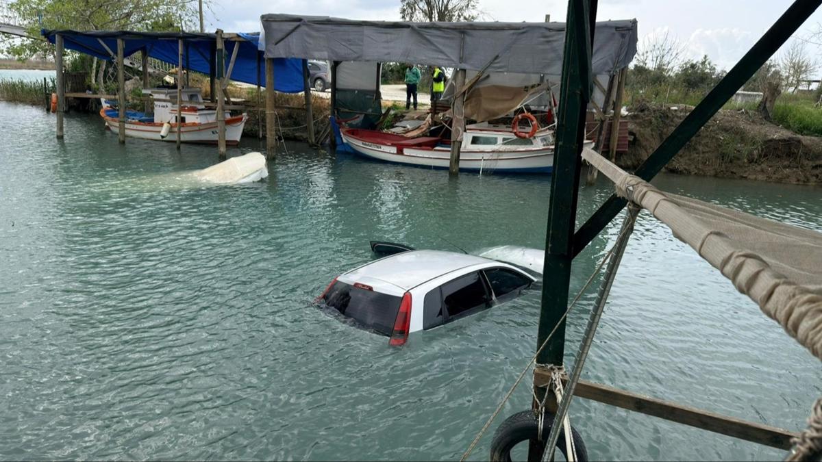 Antalya'da faciadan d�n�ld�! 3 ki�i y�zerek kurtuldu