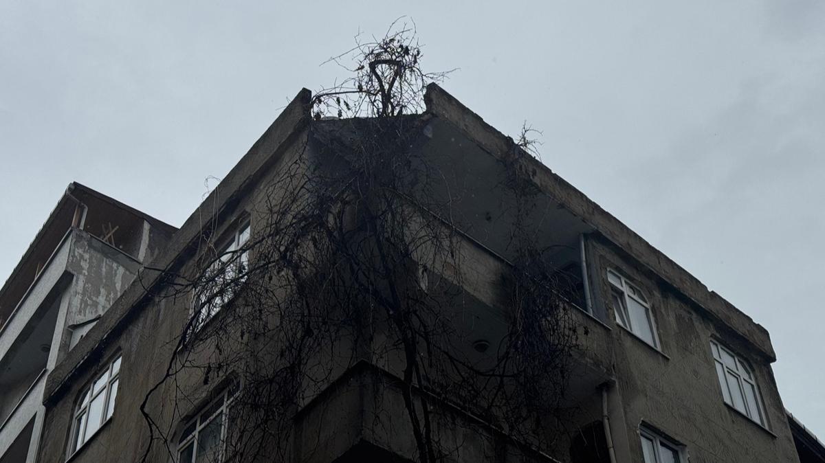 Ba�c�lar'da �at� ��kmesi: Ekipler olay yerinde