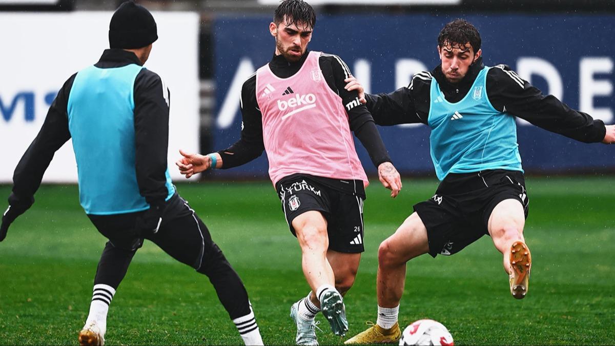 Be�ikta�, derbi haz�rl�klar�n� �ift antrenmanla s�rd�rd�