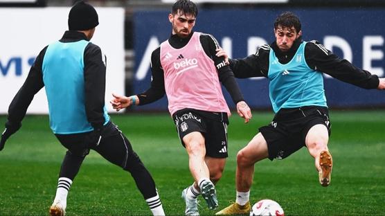 Be�ikta�, derbi haz�rl�klar�n� �ift antrenmanla s�rd�rd�