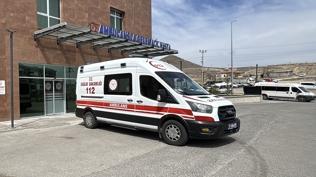 Boşanma aşamasındaki eşini bıçaklayıp canına kıymak istedi