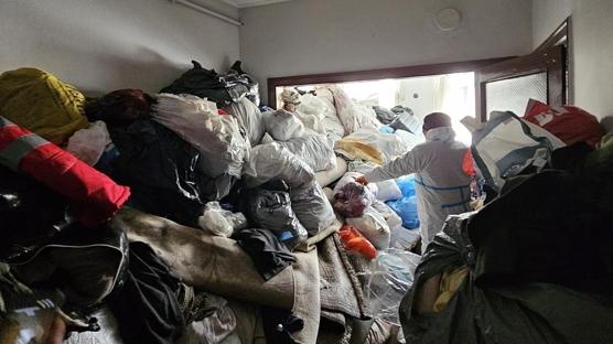 Bursa'da ��p ev vakas�: 4 kamyon at�k ��kt�