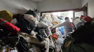 Bursa'da çöp ev vakası: 4 kamyon atık çıktı