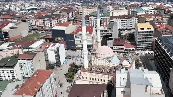 Depreme dayan�ks�z oldu�u tespit edildi:  Arnavutk�y Merkez Camii yeniden yap�lacak