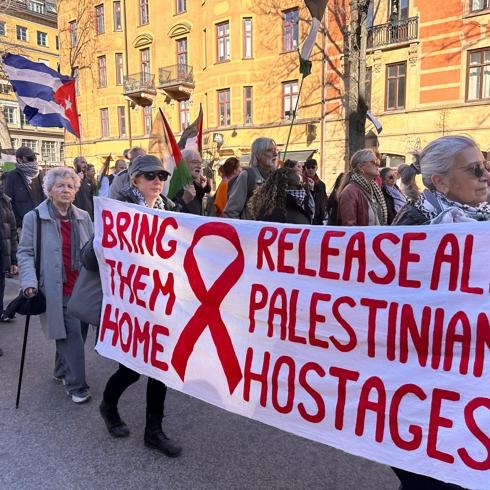 Filistin'e destek i�in bir araya geldiler: �sve�'te soyk�r�mc� �srail'e protesto