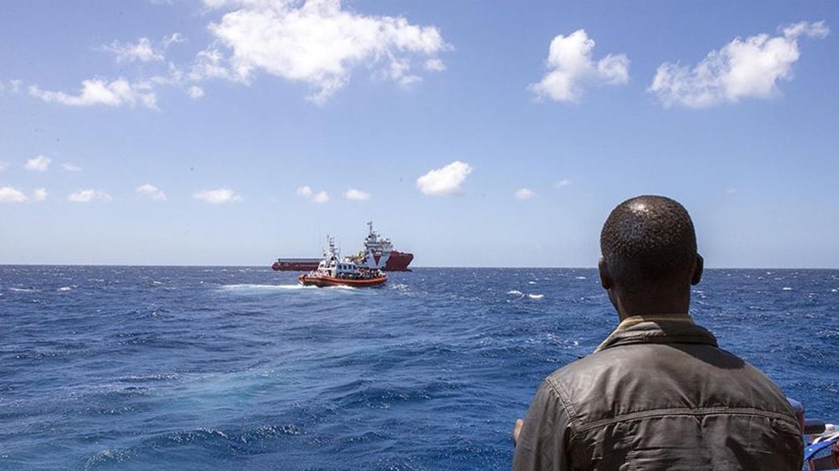 Girit a��klar�nda g��men facias�: 22 ki�i a�l�k ve so�uktan can verdi