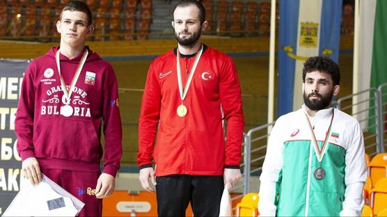 Milli güreşçiler Bulgaristan'da 23 madalya kazandı