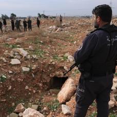 Suriye'de kan donduran olay: Ter�r �rg�t� YPG'nin eski hapishanesinden toplu mezar ��kt�