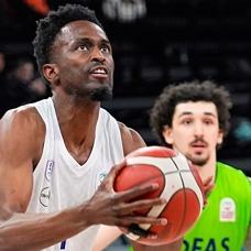 Anadolu Efes'ten i� sahada kritik galibiyet