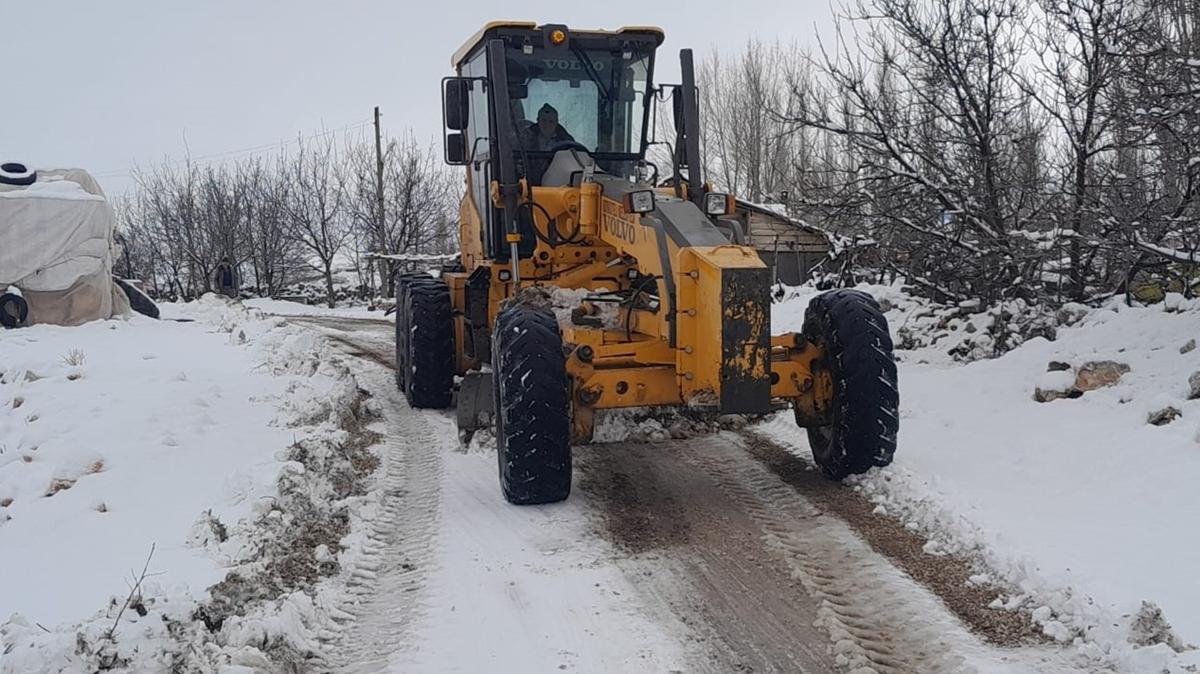 Antalya'n�n y�ksek kesimlerinde kar etkili oldu