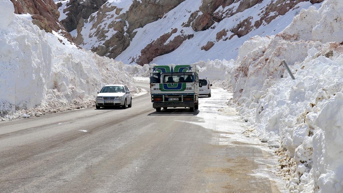 ��� d��en Van-Hakkari kara yolu tek �eritten ula��ma a��ld�