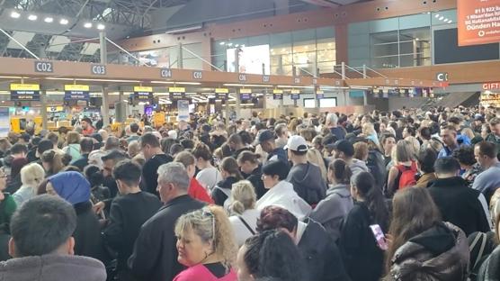 Hava muhalefeti u�u�lar� aksatt�: Sabiha G�k�en Havaliman�nda uzun bekleyi�