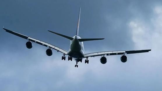 Hava trafiğine sağanak ve fırtına engeli! Çok sayıda uçak seferi iptal edildi