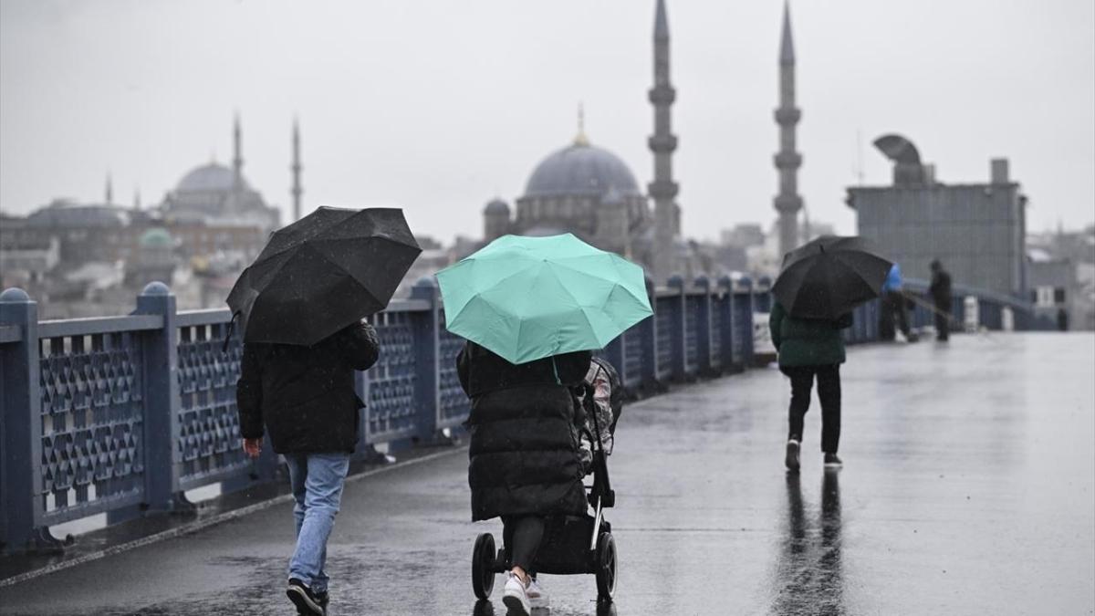 �stanbul'da ya���l� hava etkili oluyor
